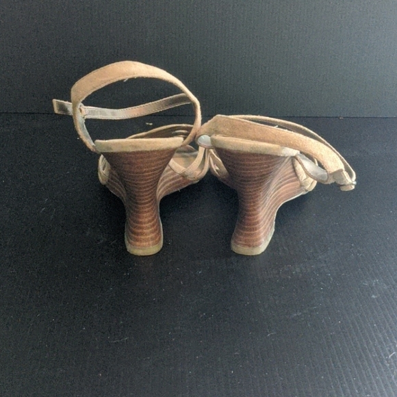 Shoes - Picture 3 of 4